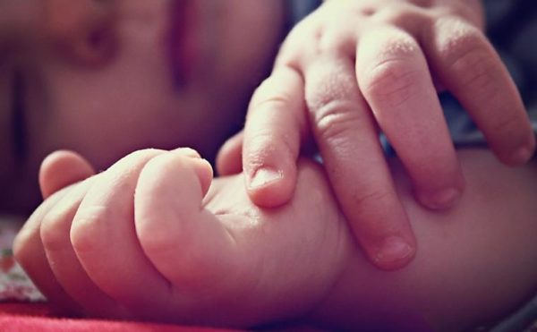 Casal-e-preso-por-maus-tratos-pai-amarrava-o-filho-00517401-0-202102051733