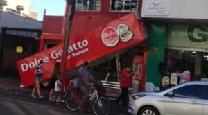 Fachada-de-sorveteria-cai-e-atinge-idosa-no-centro-00519451-0-202102200902
