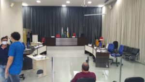 O-vereador-Lucas-Leugi-questionou-a-ilegalidade-da-votacao-e-questiona-o-presidente-Poim-que-mais-uma-vez-se-cala-696x392