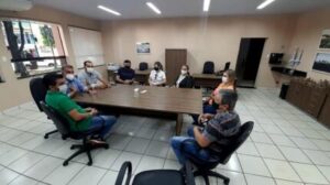 Prefeito-de-Faxinal-atende-pedido-de-empresarios-e-00520609-0-202102281448-xs