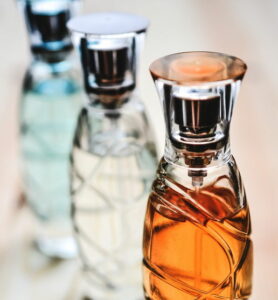 Trio-entra-em-farmacia-e-leva-mais-de-20-frascos-d-00520155-0-202102250918