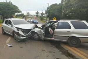 Uma-colisao-entre-dois-carros-e-registrado-neste-d-00518618-0-202102141654-xs