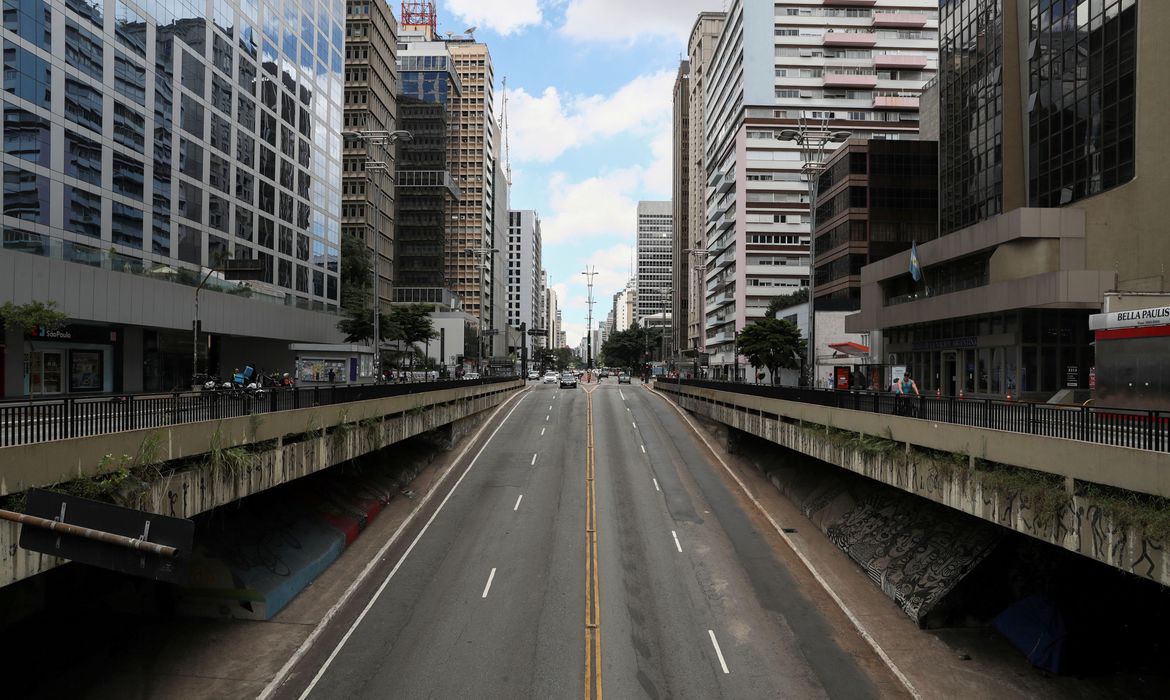 2020-03-24t205735z_1067925379_rc2jqf9q10h6_rtrmadp_3_health-coronavirus-brazil