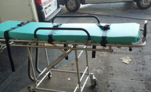 Grupo-pega-maca-de-ambulancia-para-fazer-brincadei-00523927-0-202103231254