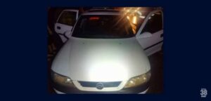 Homem-senta-em-janela-de-carro-em-movimento-cai-em-rodovia-e-morre-atropelado-por-caminhao-696x333
