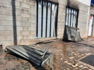 Incendio-atinge-casa-de-maquinas-de-Supermercado-a-00521727-1-202103081052-md