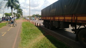 Pedestre-morre-apos-ser-atropelado-por-carreta-em--00524116-0-202103241403