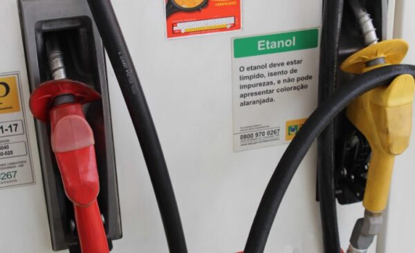 Diesel encosta nos R$ 7 na segunda semana de janeiro, diz ANP