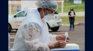 Apucarana-comeca-imunizar-forcas-de-seguranca-e-salvamento-na-2a-feira-696x385
