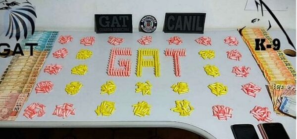 Homem-e-preso-com-mais-de-500-pinos-de-cocaina-00525522-0-202104031058