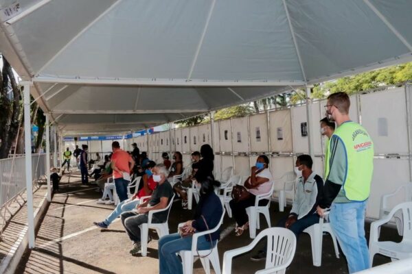 Prefeitura-garante-apoio-para-recebimento-do-auxil-00527024-0-202104142143-md