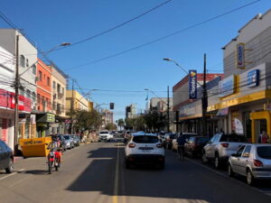 Comercio-de-Arapongas-atende-em-horario-especial-00529364-0-202105031031