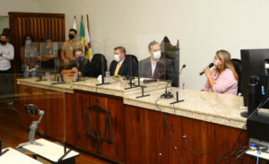 Mais-de-20-pessoas-furaram-fila-diz-falsa-enfermei-00531879-0-202105201956 (1)
