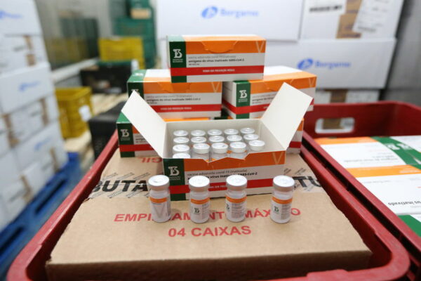 Parana-inicia-logistica-para-distribuicao-de-doses-00530150-0-202105081129