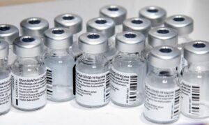 2021-05-06t110517z_1_lynxmpeh450k5_rtroptp_4_saude-covid-pfizer-atletas (1)
