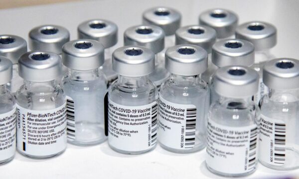 2021-05-06t110517z_1_lynxmpeh450k5_rtroptp_4_saude-covid-pfizer-atletas (1)