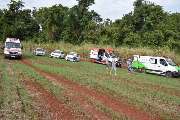 Carreta-tomba-em-Sao-Pedro-e-deixa-seis-pessoas-fe-00534079-0-202106061512-md