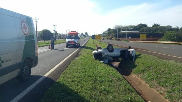 Carro-capota-na-BR-369-e-motorista-e-socorrido-00536706-0-202106261604-md
