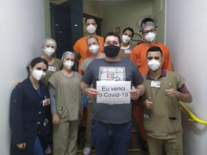 Jovem-de-26-anos-vence-covid-e-comemora-alta-hospi-00533571-0-202106020959-md