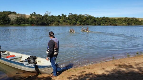Buscas-por-desaparecidos-no-Rio-Ivai-sao-retomadas-00539922-0-202107200741-md (1)