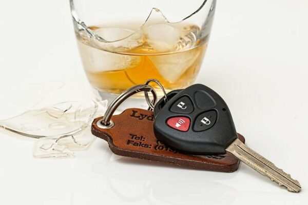 Idosa-embriagada-e-presa-apos-bater-em-carros-para-00539770-0-202107190730-md