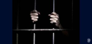 Idoso é preso por chamar mesária negra de tirana e incompetente em Salvador