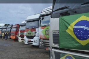 Caminhoneiros dizem que param no dia 1º caso Bolsonaro não atenda demandas   38 NEWS