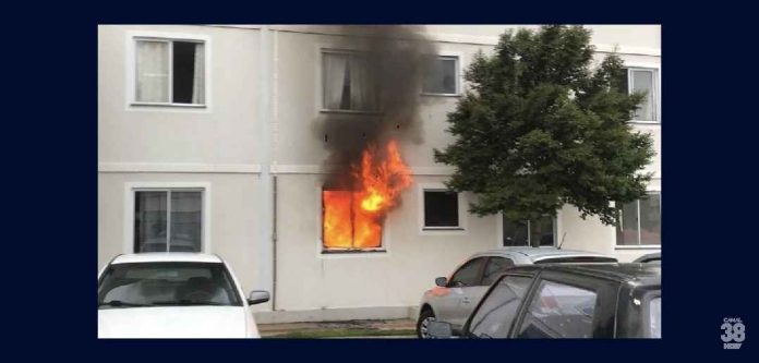 Fogo em apartamento assusta moradores de edifício em Arapongas