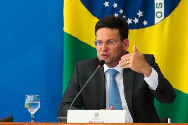 _joao_roma_auxilio_brasil_2010212412_0