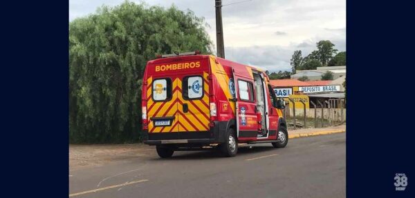 Moça de 24 sofre ferimentos leves em queda de moto em Apucarana