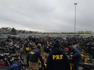PRF faz leilão online com mais de 100 veículos conservados que podem voltar a circular, no Paraná