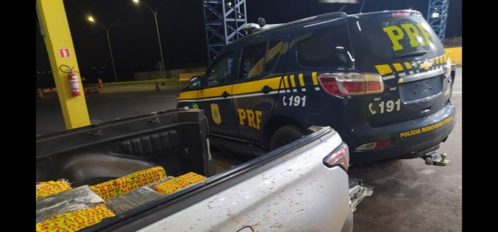 PRF recupera Fiat Strada roubado em Arapongas lotado com 370 kg de maconha   38 NEWS