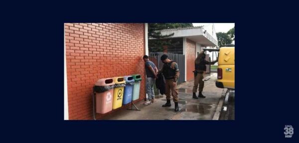 Rotam prende rapaz com grande quantidade de drogas, mostruário de semi joias, dinheiro e celular em Apucarana