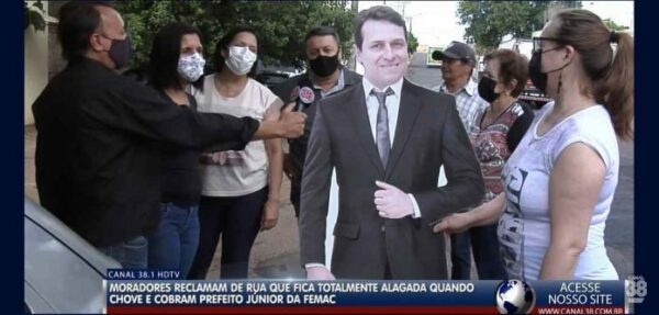 Ruas e casas ficam alagadas e diversos moradores e comerciantes cobram o prefeito Júnior da Femac