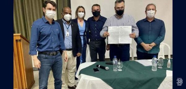 Saúde destaca parceria com os municípios em reunião com prefeitos dos Campos Gerais