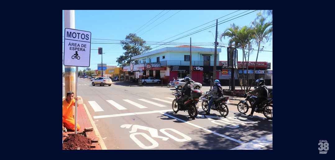 Sestran de Arapongas implanta bolsão para motociclistas em cruzamento da avenida Gaturamo