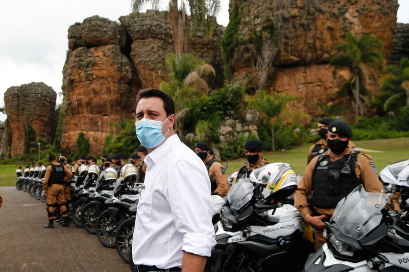 Governador entrega 155 motocicletas BMW para a PMPR
