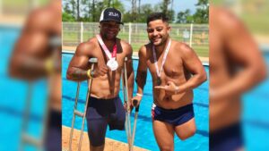 Medalhista olímpico realiza treino com paratleta araponguense