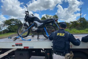 Motociclista fratura o fêmur em acidente na Av. Minas Gerais