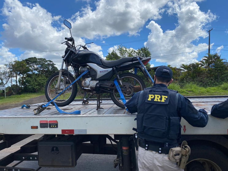 Motociclista fratura o fêmur em acidente na Av. Minas Gerais