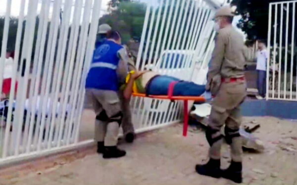 Motociclista vai parar no quintal de casa após colisão no PR