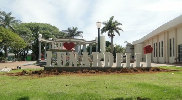 Prefeito anuncia casas em Lunardelli