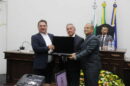 Prefeito participa de entrega de título de Cidadão Honorário