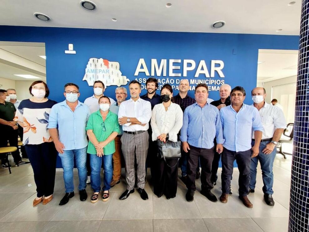 Programa de regularização de moradias é apresentado para prefeitos da AMEPAR
