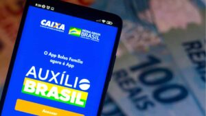 Bolsonaro sanciona Auxílio Brasil, mas veta atendimento a todas as famílias que têm direito