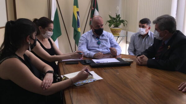 Bazana pede apoio de Beto Preto para Apaes
