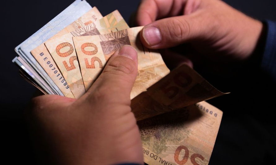 Bolsonaro anuncia salário mínimo de R$ 1.212