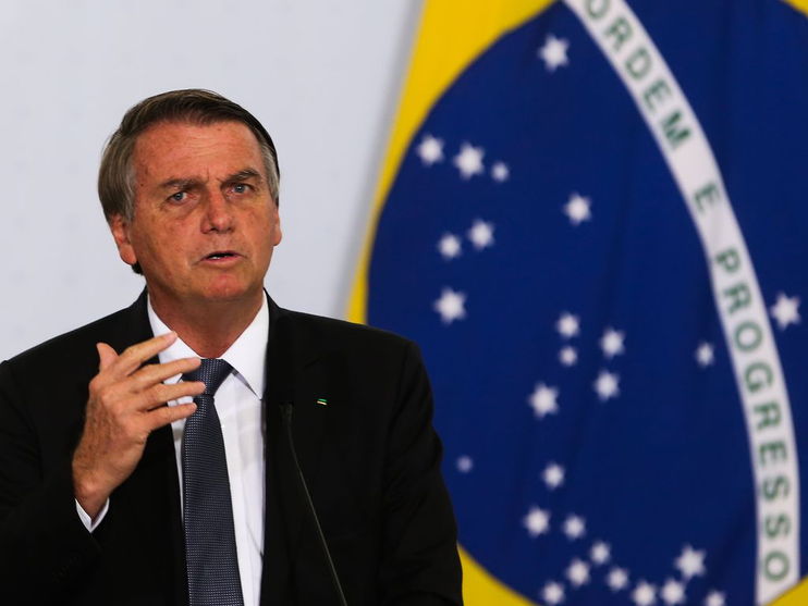 Bolsonaro diz que Saúde decide no dia 5 sobre vacinação