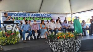 Governador e prefeito inauguram hospital em Faxinal