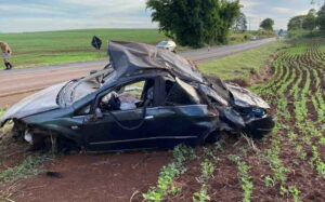 Homem fica ferido em capotamento próximo a ponte do Rio Ivaí